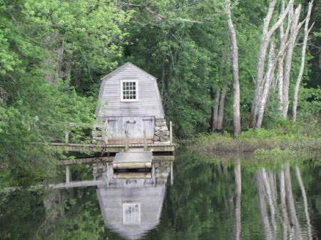 Old manse boat house